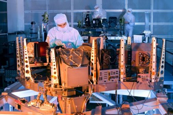 Astrium marque un pas dans le programme du télescope spatial James Webb Astrium marque un pas dans le programme du télescope spatial James Webb