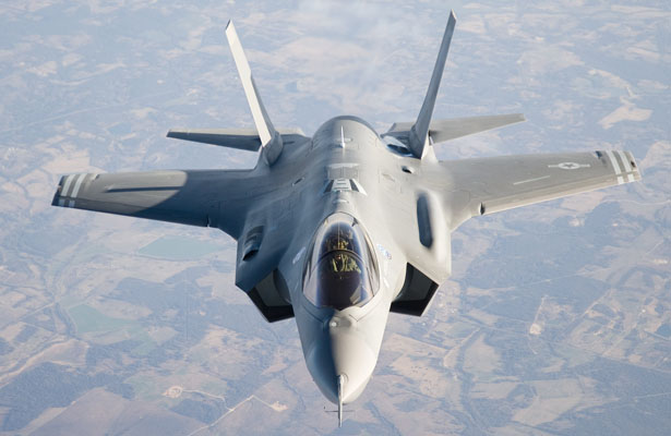 Le programme du F-35 a rapidement été rejoint par une dizaine de pays qui participent à son financement et à sa réalisation. Il devrait être produit à plus de 2 000 exemplaires.