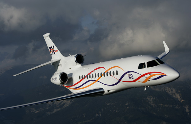 Falcon7X-SPA Le Falcon 7X peut voler plus de 11 heures d’affilée sans escale et desservir des aérodromes secondaires grâce à ses capacités d’atterrissage court.