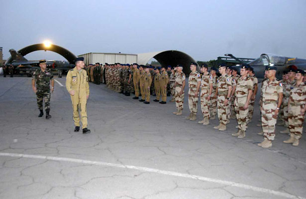La cérémonie du 28 mai sur la base aérienne 172 de Kossei.