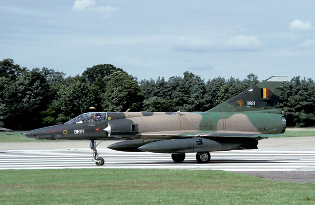 Le Mirage V BR-21 sera vendu complet mais désarmé. Son estimation est de 30 000 à 35 000 euros avec livraison incluse partout en Europe. Il sera exposé dans la cour de l'hôtel Dassault du 5 octobre au 2 novembre.