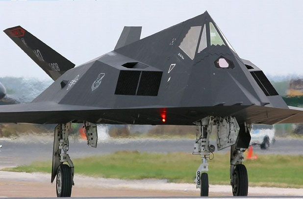 Le bombardier furtif F-117 de l'US Air Force