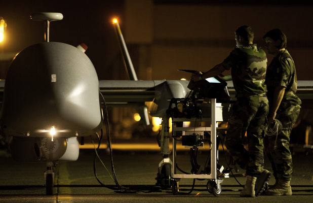 Le drone Harfang pour une mission de 16 heures au dessus de la Libye