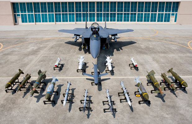 Un F-15K de la ROKAF avec ses armes.