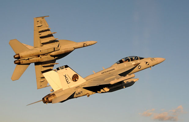 Un EA-18G et un F-18F