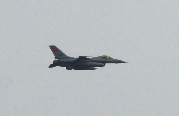 F-16 égyptien survolant le Caire pendant les émeutes en 2011.